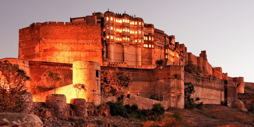 Celebrate New Year’s Eve at Mehrangarh Fort with cultural performances and views.