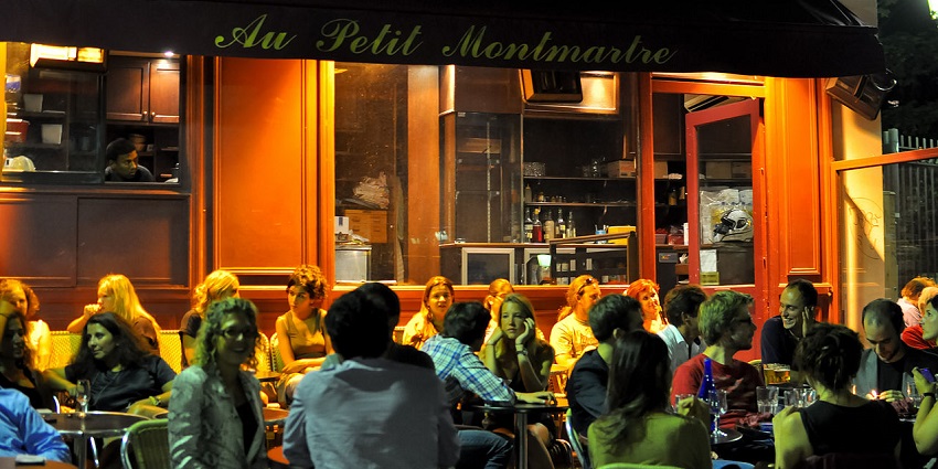 People enjoying the Calangute nightlife at a restaurant with outside sitting arrangements