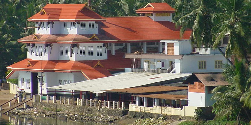 Nidumbram Sree Muthappan Madappura is one of the most famous temples in Thalassery.