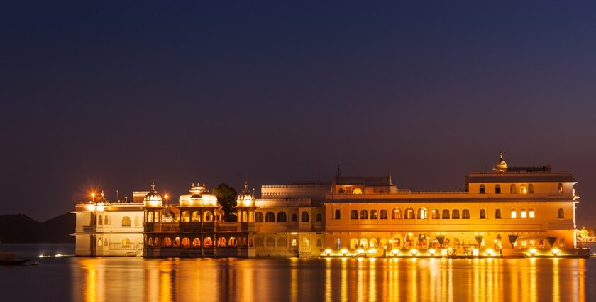 Nightlife in Udaipur offers lakes, palaces, rooftop dining, culture, and music