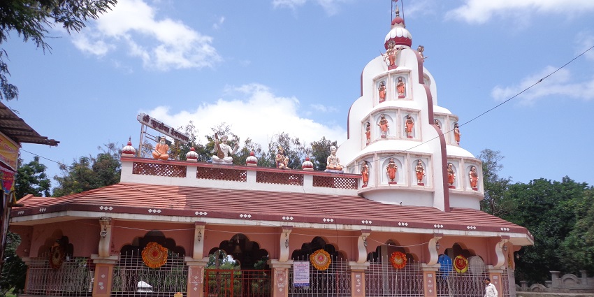 Nishkalank Mahadev Temple, Bhavnagar is an important temple near Sarang Temple, Gujarat.
