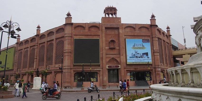 Snapshot of the Amritsar bustling market area on a sunny Day in Punjab