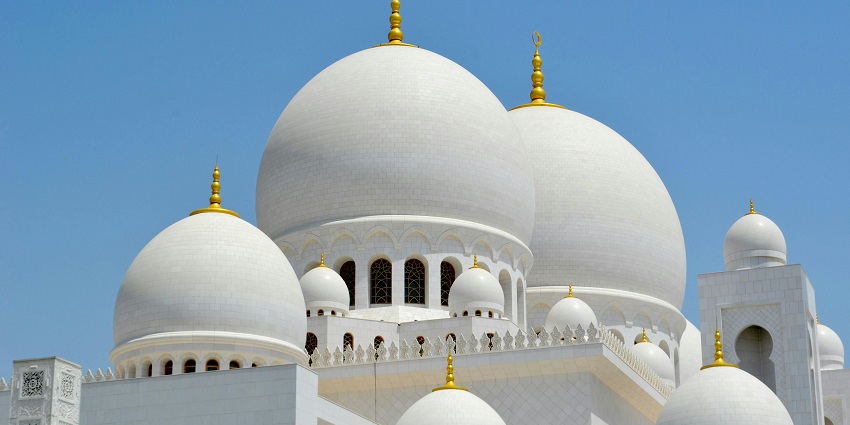 A quaint view of the Nizamuddin Markaz Mosque, one of the serene mosques in Delhi.