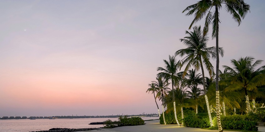 One of the spots for Maldives nightlife is the stylish Maldives resort with beach dining.