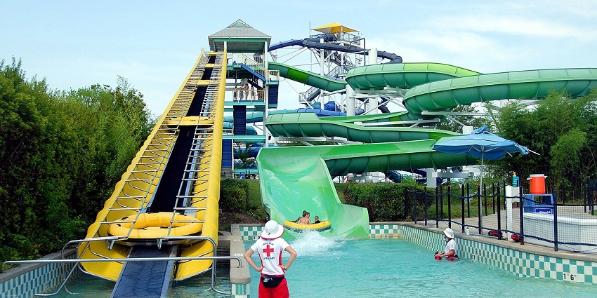 A picture of Oasis Water Park showing its wave pool, highlighting the best water parks in Alwar.