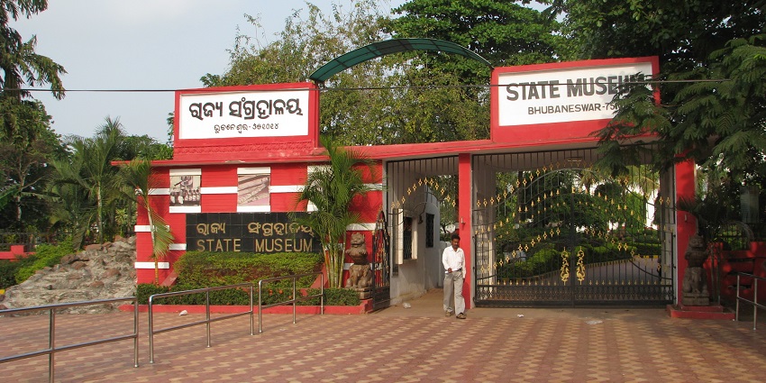 A man standing at the entrance gate of Odisha State Museum in Bhubaneswar, Odisha.