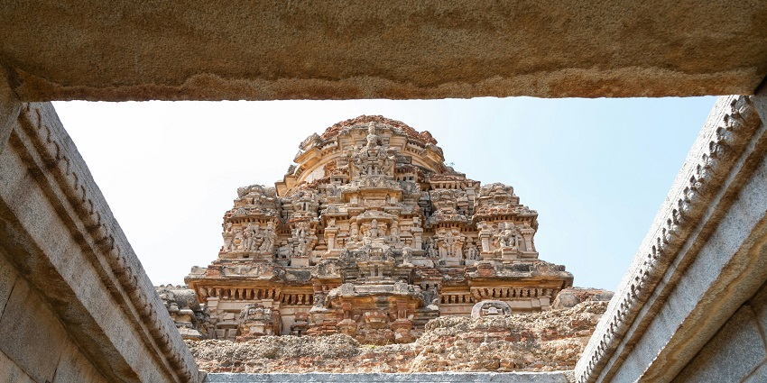 A beautiful view of the Shri Rameshwar Temple in Ratlam with its majestic carvings