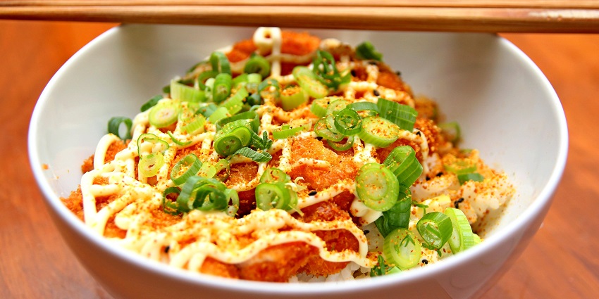 Visit this culture centre to cherish a traditional Khantoke cuisine in the city post dusk.