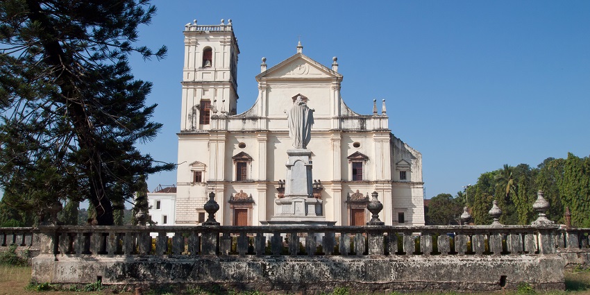 Panaromic view of the Se Cathedral the beat places to visit near Dabolim airport