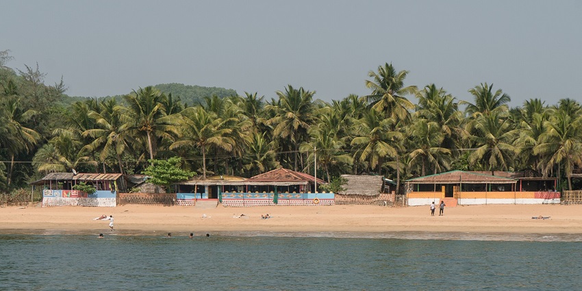 Om Beach,offering both calm waters for swimming and rocky areas for exploration, are with sandy shorelines.