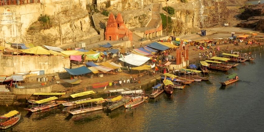 The sacred architecture and river setting of the Omkar Mandhata Island in Madhya Pradesh