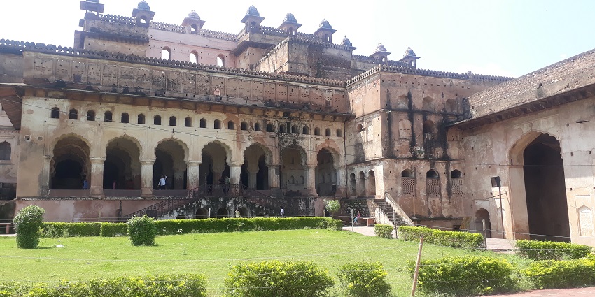 An interior view of Orchha Fort Complex, one of the famous places to visit in Orchha.