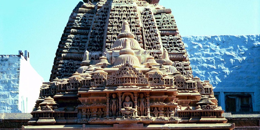 Osian Temples, the best place near Dhawa Doli Wildlife Sanctuary, showcase 8th-century Hindu and Jain architecture and intricate carvings.