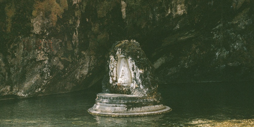 For a seamless experience, keep a few points in mind while visiting Dhank Caves.