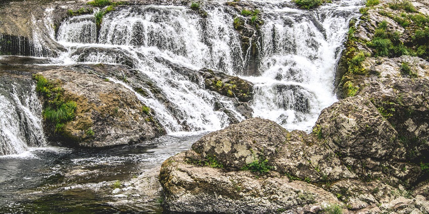Weather conditions around Duduma waterfalls indicate seasonal changes.