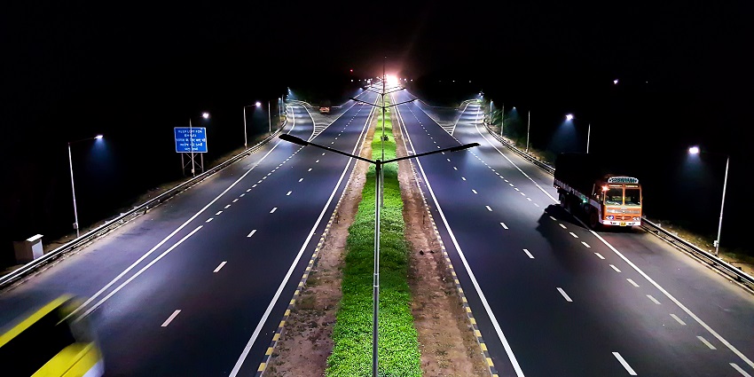 An aerial picture of a highway near the Lalbhai Dalpatbhai Museum taken during nighttime