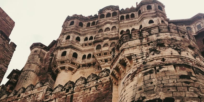 Sujangarh Fort exemplifies Rajasthan’s grandeur and heritage with its artistic structure