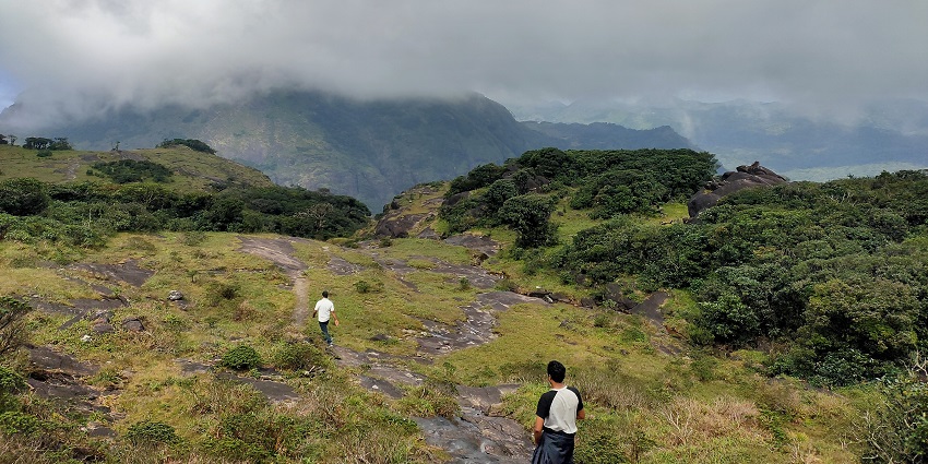 picture of the hills in Kerala with people trekking