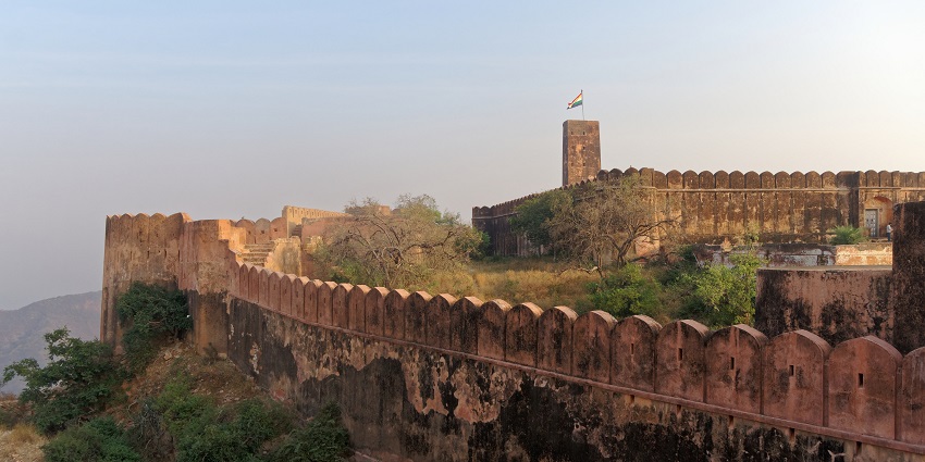 Scenic view of the
fort walls, alongside a cliff