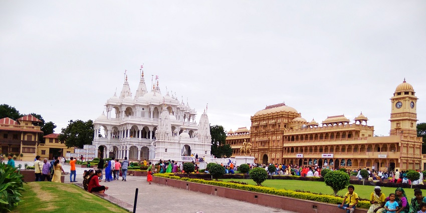 Make sure you follow all the temple rules and practices when visiting the Sarangpur Temple in Gujarat