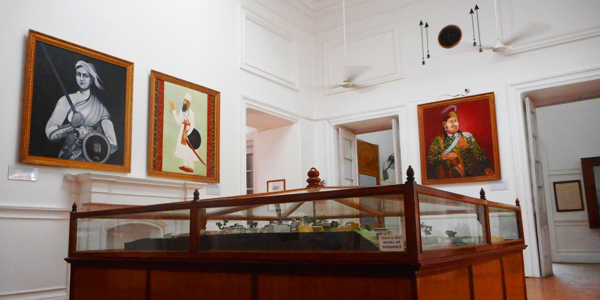 Visit the Chandigarh Architecture Museum on weekdays to avoid the massive crowds