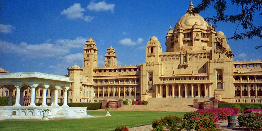 Panoramic views of the beautiful Jodhpur hotel and its scenic Garden under a sunny sky