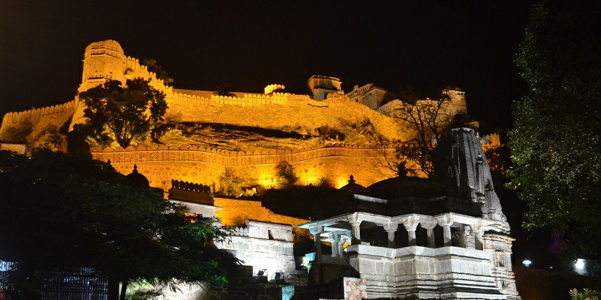 Kumbhalgarh night safari tickets are ₹2,500 and make sure you book them in advance.