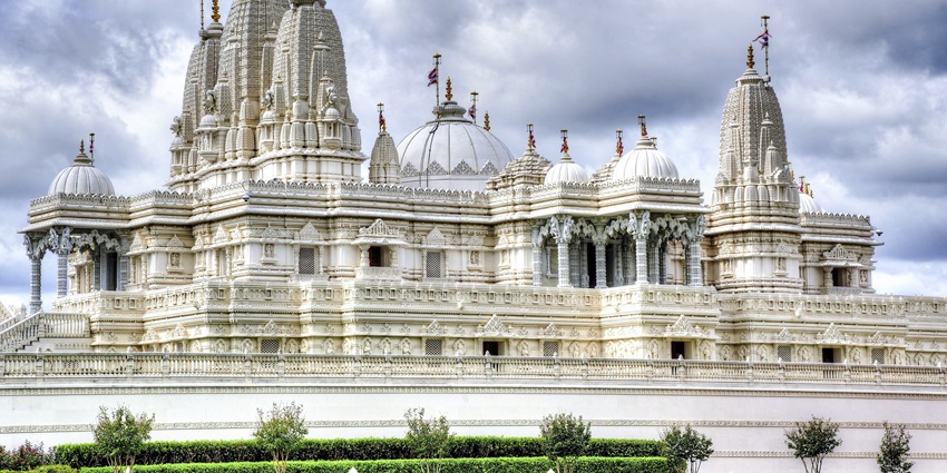 Inviting entrance of the holy temple, a tranquil Udaipur treasure.