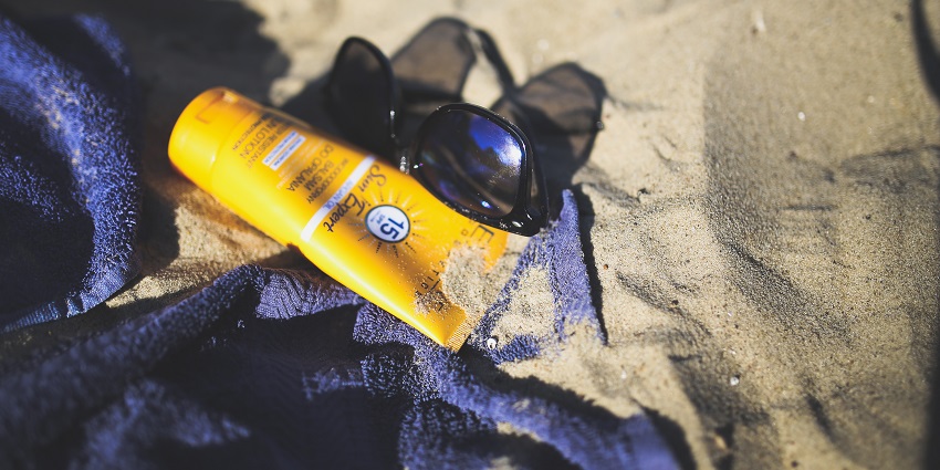 Carry sunglasses and sunscreen while visiting Khaba Fort Jaisalmer.