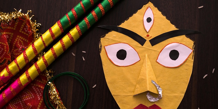 Traditional art can be seen in the exhibits of Shreyas Folk museum which allures the tourists.