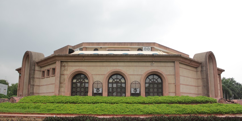 Sardar Vallabhbhai Patel Museum is housed in the stately Moti Shahi Mahal.