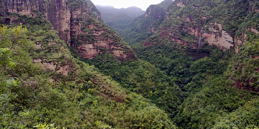 Pachmarhi Hill Station that spreads across a vast land and is amongst the most serene places near Dinosaur Fossil National Park.