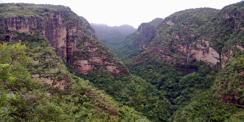 A landscape photo of the beautiful Pachmarhi hills, amongst the best places to see near KJS Temple.