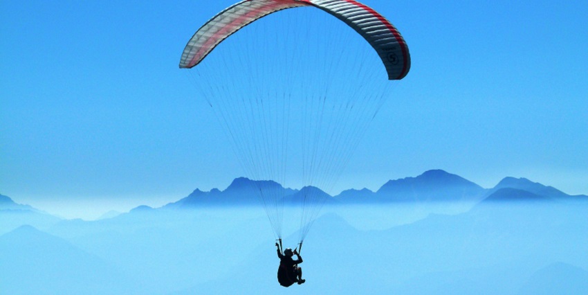 Paragliding in Pachpadra offers views of salt lakes, desert, wildlife to all travellers.