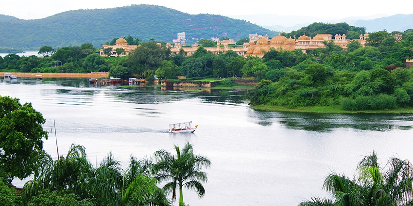 A view of Padam Talao, one of the serene places to visit near Sawai Madhopur Fort.