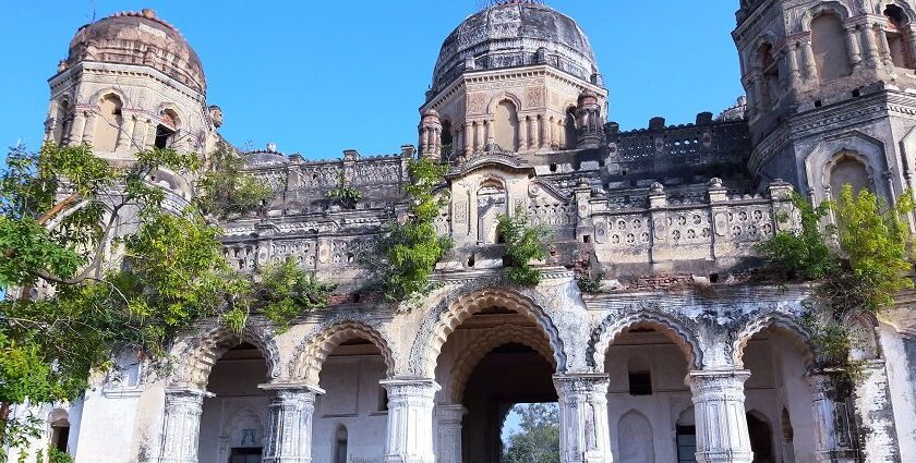 Padma Fort is a historical fort situated in the district of Hazaribagh, Jharkhand.