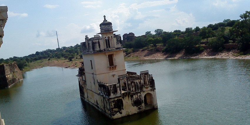 The Padmini Palace gives the illusion of a palace floating on surrounded by the lush trees