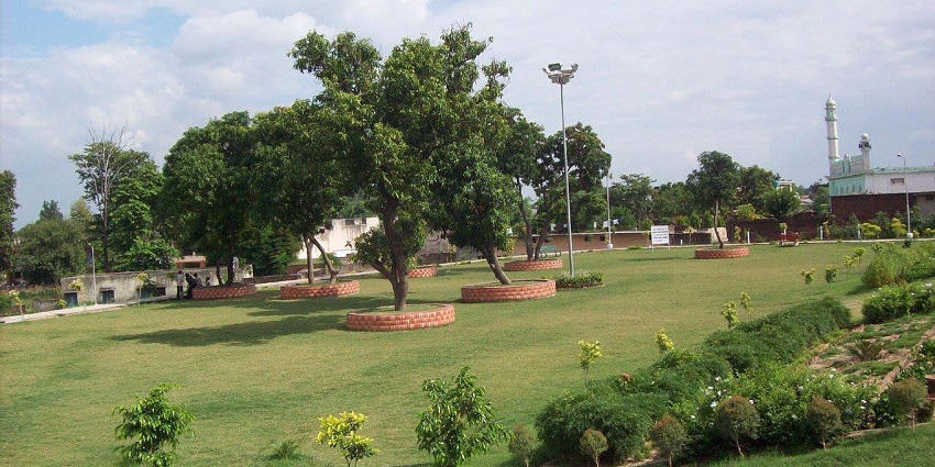 Paget Park is one of the famous places to visit near Ambala with lush greenery.