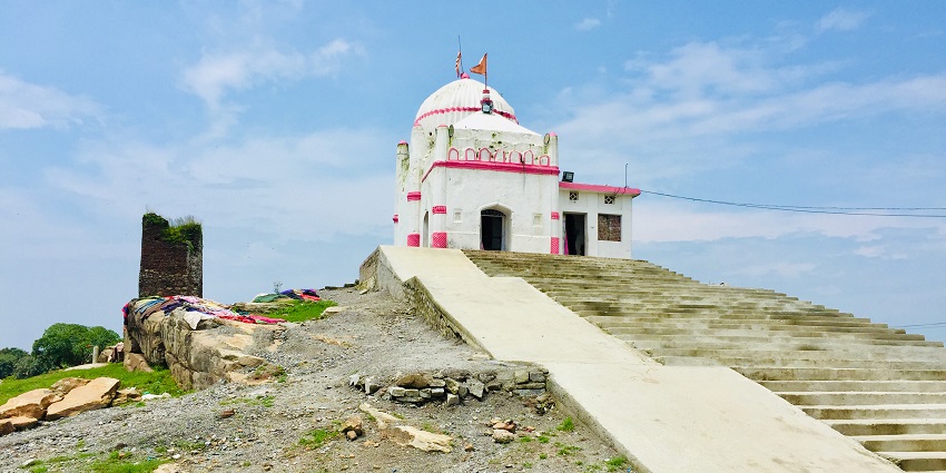 Pagla Baba Ashram has a mandir which is one of the best Deoghar temples in the region.