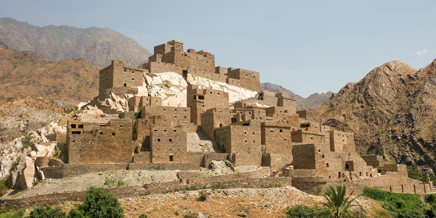 Pakala Fort is one of the famous historical places, located in the West Godavari region.