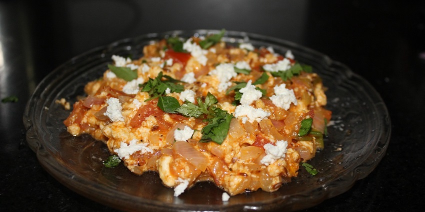 Paneer bhurji is usually served paranthas or naan, making a fulfilling meal