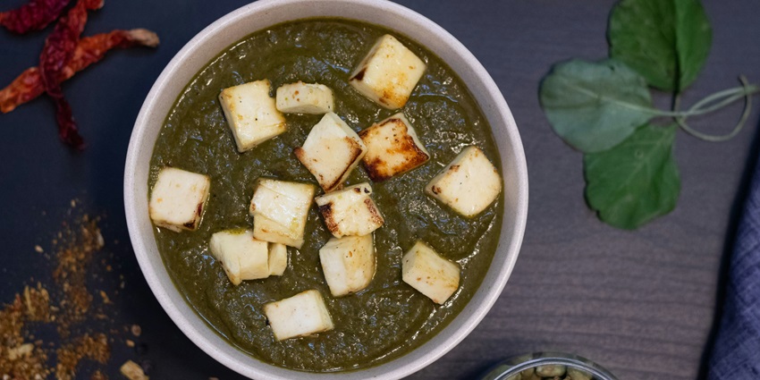 Palak Paneer is one of the most delicious dishes for every traveller for a great time.