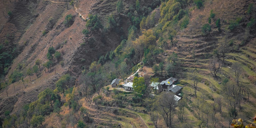 Image of green and brown mountains in Palampur during a daytime - hill stations near Jalandhar