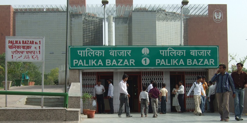 Palika Bazaar is one of the best places to visit in CP for couples for shopping.
