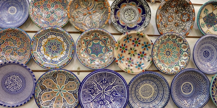 A variety of ceramic plates in shades of blue and white being sold at Palika Bazaar.
