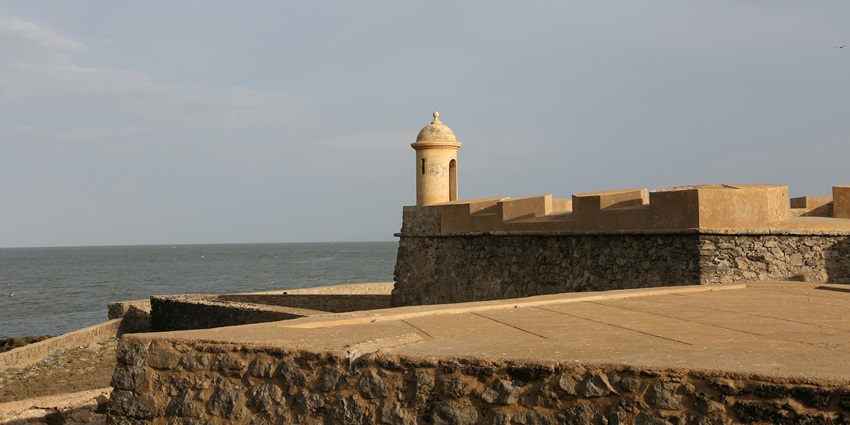 A glimpse of the Pallipuram Fort meeting azure waters, one of the best forts in Kerala.