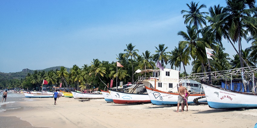 Palolem is one of the best beaches in Goa for foreigners to cherish ultimate serenity.