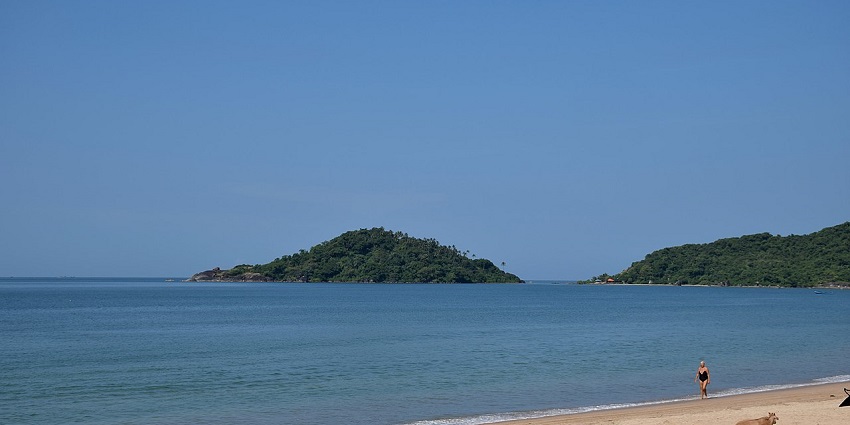 Palolem Beach is a top beach where you can go scuba diving from October to April