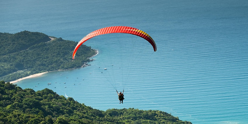 A breathtaking view of the Phewa Lake offering an ideal place for paragliding in Pokhara.