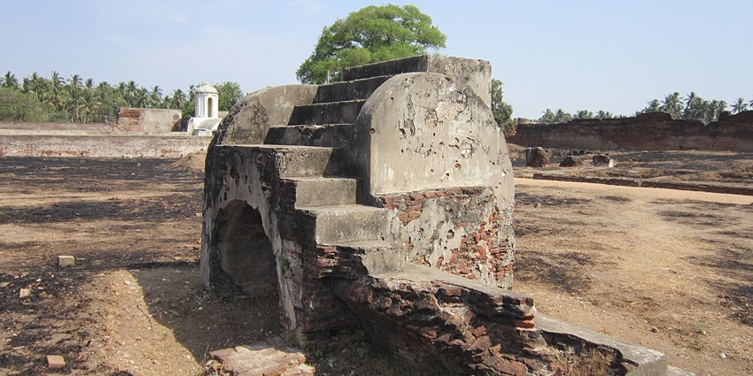 Ruins of Pamur Fort with weathered stone walls, historic battlements, and panoramic views, one of the best attractions near Tripuranthakam temple